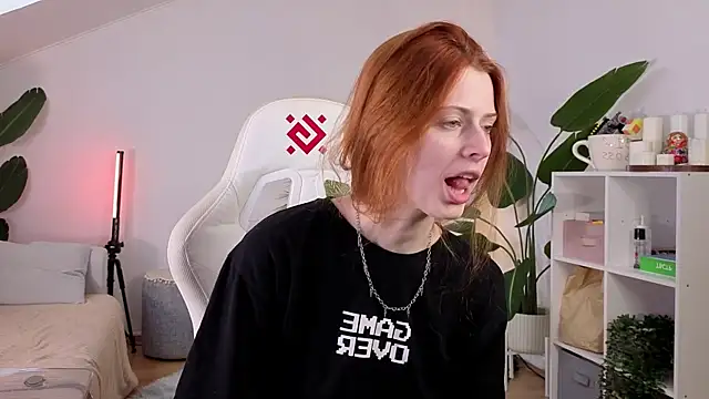 Snapshot of doll_lesli chatting on October 9, 2025, 9:18 am doll lesli online show from October 9, 2025, 9:18 am