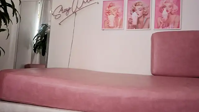 Snapshot of Adele_LatinLady chatting on November 30, 2025, 9:08 pm Adele LatinLady online show from November 30, 2025, 9:08 pm