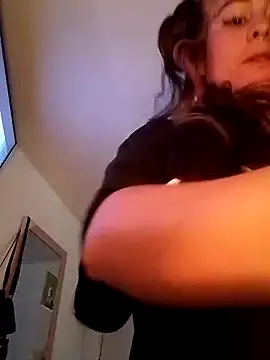 Snapshot of Juanavic chatting on December 8, 2024, 7:43 pm Juanavic online show from December 8, 2024, 7:43 pm