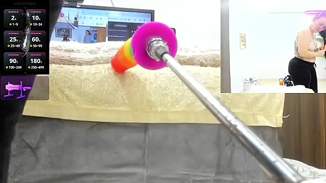 Paulina Davis  online show from January 13, 2026, 9:09 pm