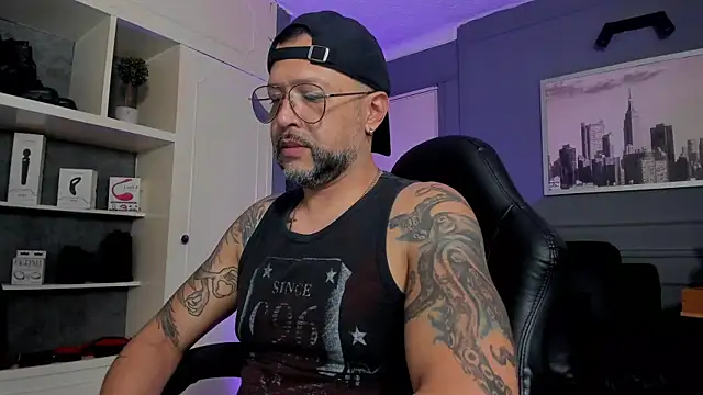 MrFrank tattoo online show from September 26, 2025, 11:42 pm