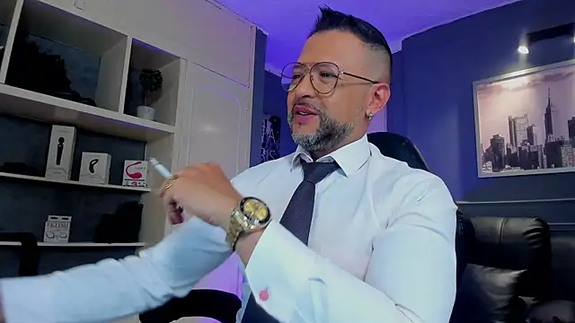 MrFrank tattoo online show from November 4, 2025, 1:21 pm