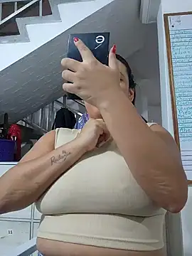 LizzRouse online show from November 4, 2025, 7:35 pm