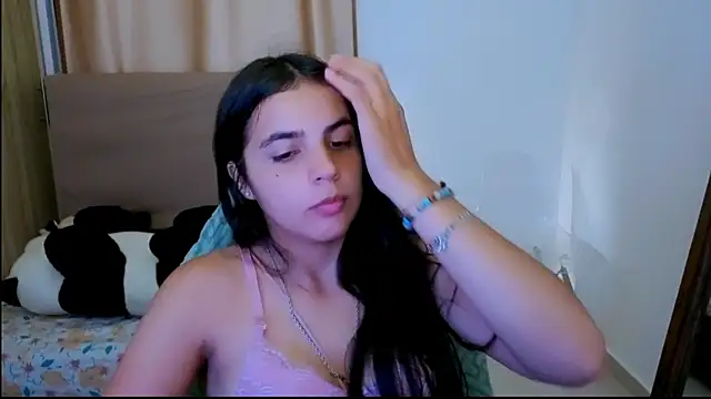 Snapshot of _elenna chatting on May 15, 2026, 5:53 pm elenna online show from May 15, 2026, 5:53 pm