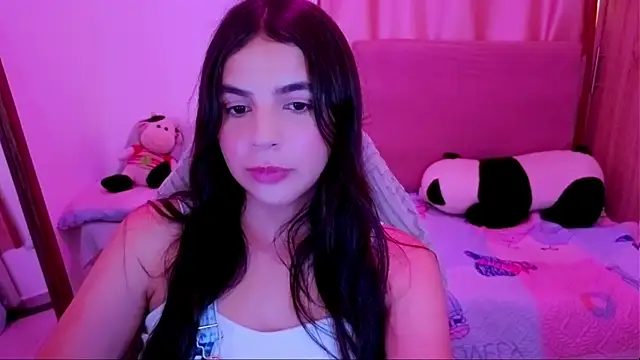 Snapshot of _elenna chatting on June 3, 2026, 6:02 pm elenna online show from June 3, 2026, 6:02 pm