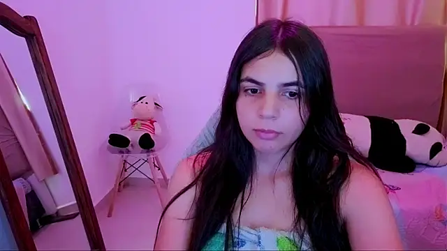Snapshot of _elenna chatting on June 10, 2026, 5:56 pm elenna online show from June 10, 2026, 5:56 pm