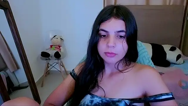 Snapshot of _elenna chatting on June 11, 2026, 12:32 am elenna online show from June 11, 2026, 12:32 am