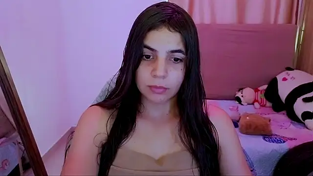 Snapshot of _elenna chatting on June 19, 2026, 5:39 pm elenna online show from June 19, 2026, 5:39 pm