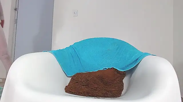 Snapshot of Upskirt_Squirt96 chatting on October 14, 2025, 1:56 pm Upskirt Squirt96 online show from October 14, 2025, 1:56 pm