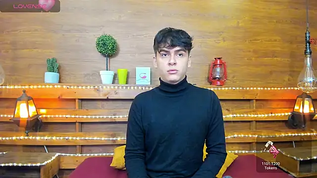 noahot08 online show from January 22, 2025, 11:56 am