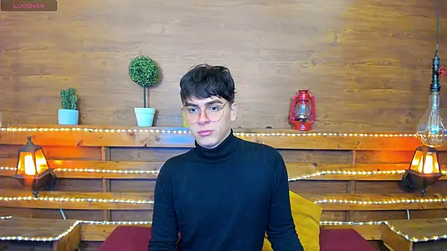 noahot08 online show from January 23, 2025, 11:37 am
