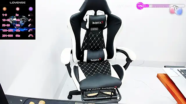 Naughty--asian online show from October 4, 2025, 3:59 am