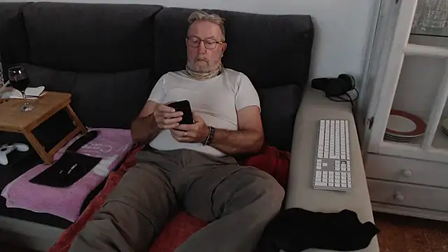 Nudelschwanz online show from December 11, 2024, 3:37 pm