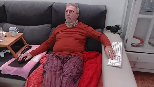 Nudelschwanz online show from December 14, 2024, 4:52 pm