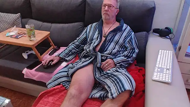 Nudelschwanz online show from December 16, 2024, 5:54 pm