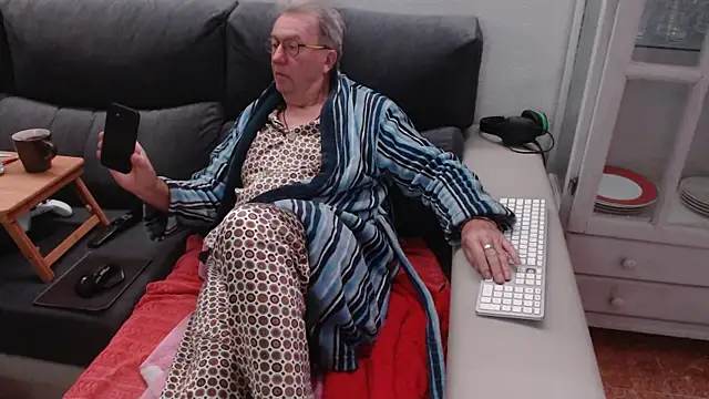 Nudelschwanz online show from February 10, 2025, 4:52 am