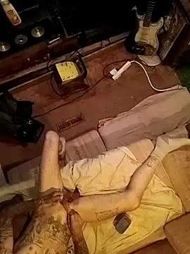 sucktraewil online show from December 6, 2024, 7:10 am