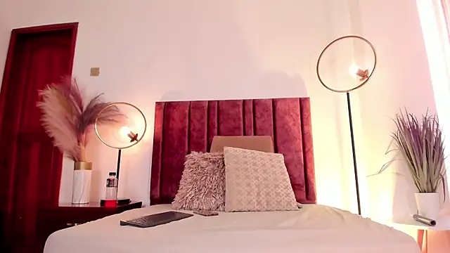 Amber  Davis online show from December 7, 2024, 4:25 pm
