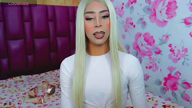 bigcockcandy111 online show from December 6, 2024, 8:07 pm