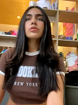 Snapshot of DaphneUwu chatting on September 20, 2025, 1:17 am DaphneUwu online show from September 20, 2025, 1:17 am