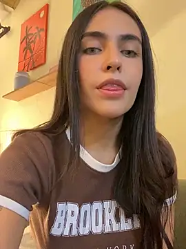 Snapshot of DaphneUwu chatting on October 15, 2025, 12:55 am DaphneUwu online show from October 15, 2025, 12:55 am