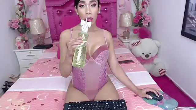 Snapshot of Divaxhermosa chatting on January 24, 2025, 1:24 am Divaxhermosa online show from January 24, 2025, 1:24 am