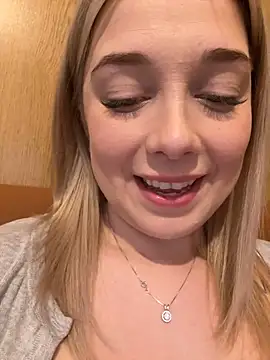 CherryAuroraa online show from January 17, 2025, 1:24 pm