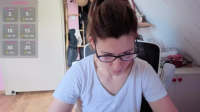 Lina lou4 online show from May 11, 2026, 12:44 pm