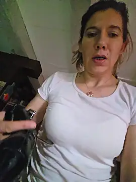 Lina lou4 online show from August 3, 2026, 12:10 pm