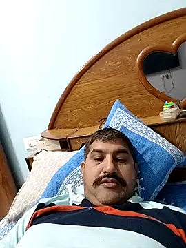 Snapshot of Amandev7 chatting on October 18, 2025, 3:09 am Amandev7 online show from October 18, 2025, 3:09 am