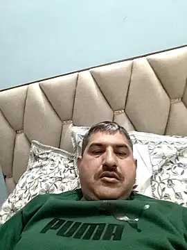 Snapshot of Amandev7 chatting on February 22, 2026, 9:35 pm Amandev7 online show from February 22, 2026, 9:35 pm