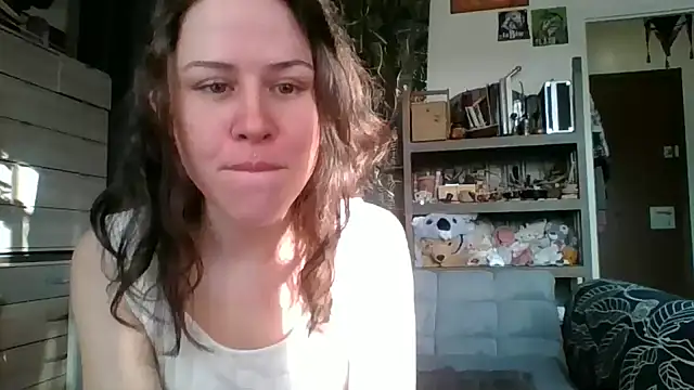 SuzieWanKenobi online show from December 4, 2024, 1:53 pm