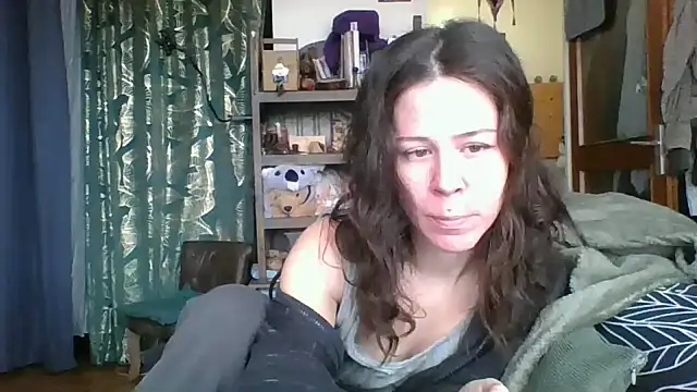 SuzieWanKenobi online show from December 11, 2024, 12:12 pm