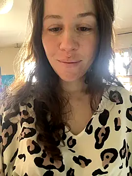 SuzieWanKenobi online show from December 4, 2025, 11:41 am