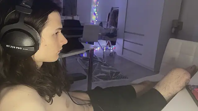 CandyChell online show from February 5, 2026, 2:54 pm