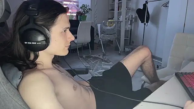 CandyChell online show from March 16, 2026, 2:10 pm