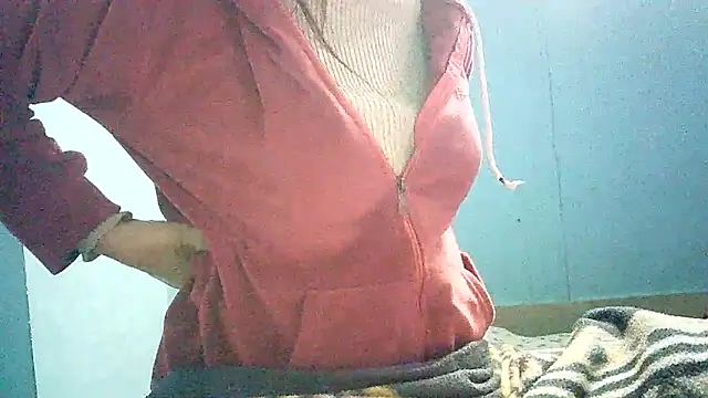 lovelydesi21 online show from January 6, 2025, 5:52 am