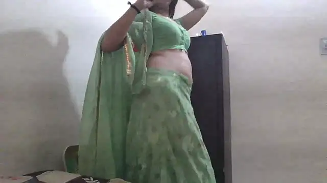 lovelydesi21 online show from January 7, 2026, 5:04 pm