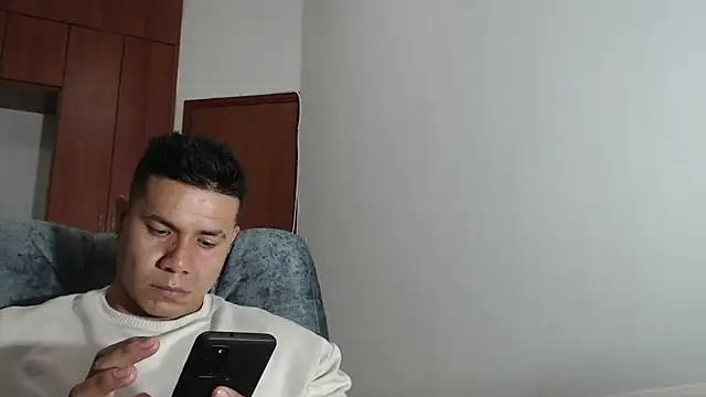 Snapshot of alessandromancini92 chatting on November 7, 2025, 1:49 am alessandromancini92 online show from November 7, 2025, 1:49 am