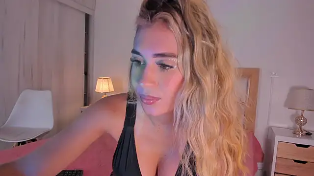 missjuliaa  online show from December 18, 2024, 3:15 am