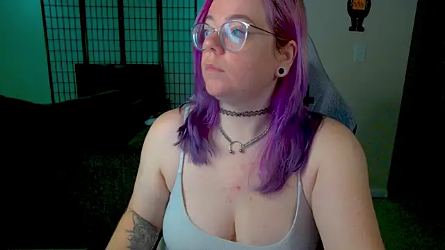 KiraSpitQueen online show from November 20, 2025, 6:07 pm