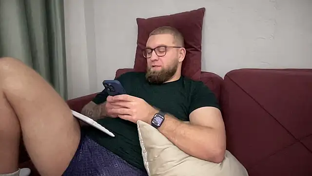 Snapshot of Bear_bear_ chatting on February 9, 2025, 11:04 pm Bear bear online show from February 9, 2025, 11:04 pm
