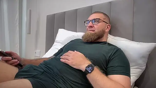 Bear bear  online show from September 30, 2025, 10:20 am