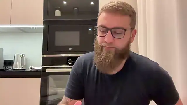 Bear bear  online show from November 28, 2025, 11:24 am