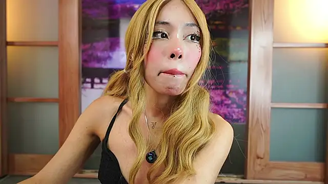 Snapshot of miss__maria chatting on October 6, 2025, 6:05 pm miss  maria online show from October 6, 2025, 6:05 pm