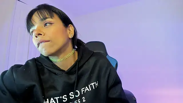 victoriachicas online show from January 12, 2025, 5:33 pm