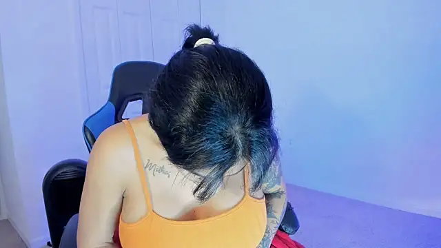 victoriachicas online show from January 19, 2025, 12:49 am