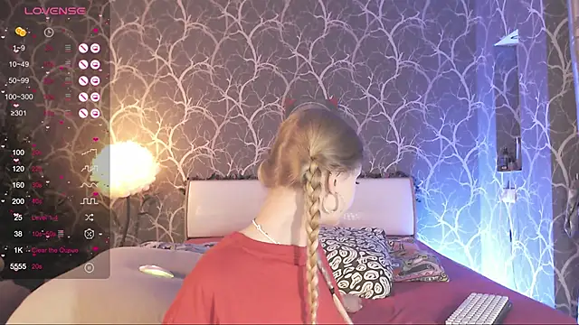 MiaMiaMeow online show from December 20, 2025, 11:39 am