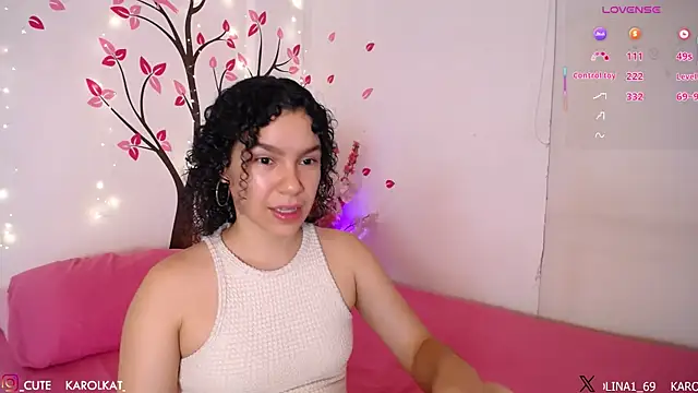 Karolina 1 online show from May 7, 2026, 1:22 am
