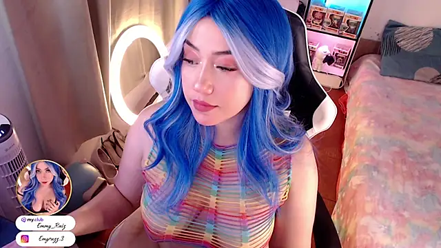 Snapshot of Emmy_Ruiz chatting on October 5, 2025, 9:45 pm Emmy Ruiz online show from October 5, 2025, 9:45 pm